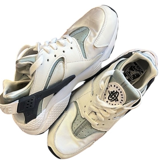 Nike Air Huarache Sneaker Shoe White Sage Black Athletic Run Train Walk Size 7.5 - Picture 1 of 16